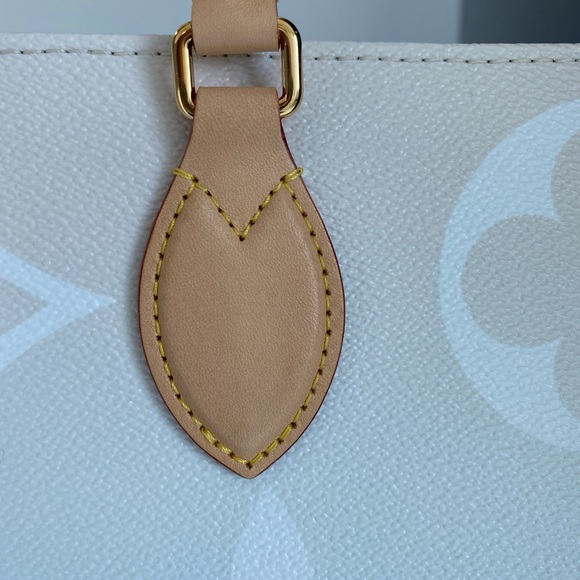 Louis Vuitton By Pool OntheGo Tote Blue On the Go bag only. Giant monogram - Picture 10 of 12